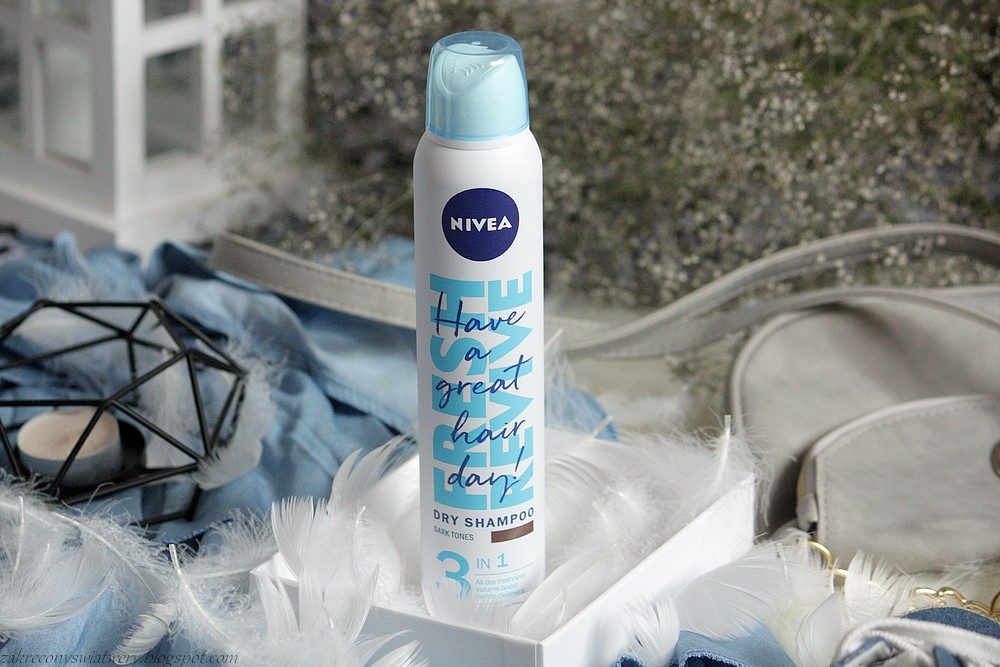 niebieski suchy szampon nivea